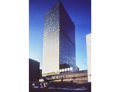 Built in 1979, the Torre Windsor was the eighth-tallest building in Madrid at the time it burned down. Insurers had valued it at €84.2 million in 2003, two years before the fire.