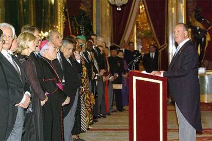 El Rey, durante su discurso ante los representantes del cuerpo diplomático.