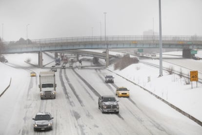 Uma estrada em Detroit.