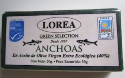 Conserva de anchoas con el sello MSC (izquierda) y de agricultura ecológica (derecha).