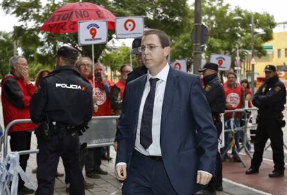 El exliquidador de RTVV Antonio Hervás, a la entrada del juzgado de Paterna.