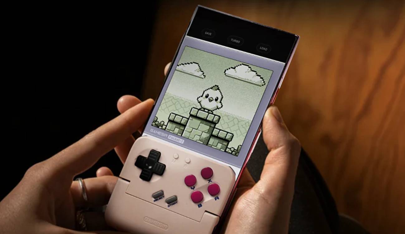 Este curioso mando convierte tu teléfono en una Game Boy