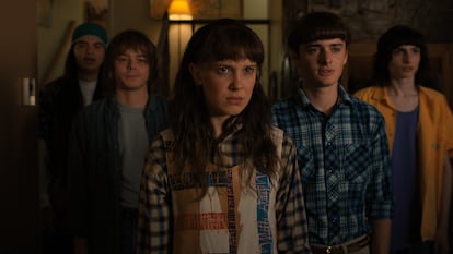 Desde la izquierda, Eduardo Franco, Charlie Heaton, Millie Bobby Brown, Noah Schnapp y Finn Wolfhard, en la cuarta temporada de 'Stranger Things'.