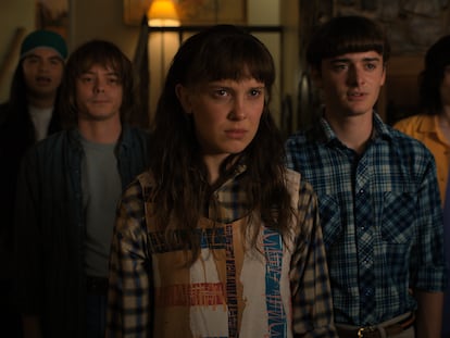 Desde la izquierda, Eduardo Franco, Charlie Heaton, Millie Bobby Brown, Noah Schnapp y Finn Wolfhard, en la cuarta temporada de 'Stranger Things'.