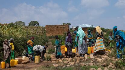 A group of people pump water into a well in the Harari region of Ethiopia.