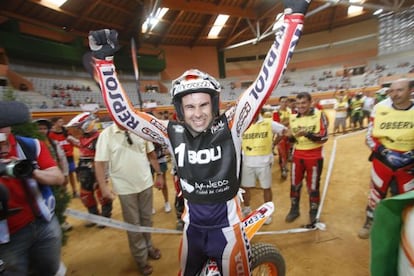 Bou, el domingo pasado en Arnedo, celebra su octavo título de campeón. 