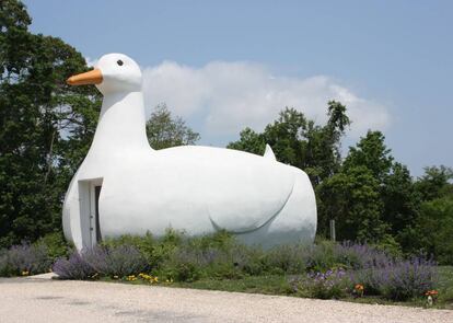 <strong>Big Duck.</strong> El padre de todos los <em>edificios-pato.</em> El pato primigenio. El edificio-anuncio perfecto según Robert Venturi y Denise Scott Brown.