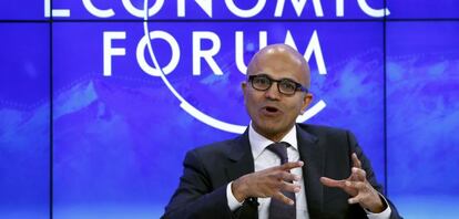 Satya Nadella, consejero delegado de Microsoft, ayer durante su intervención en el foro de Davos, en Suiza.