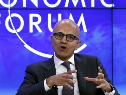 Satya Nadella, consejero delegado de Microsoft, ayer durante su intervención en el foro de Davos, en Suiza.