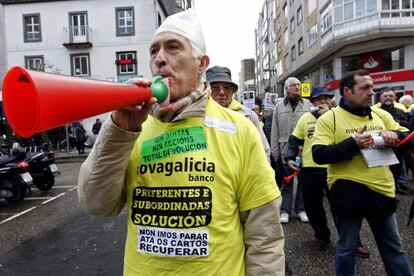 Manifestación de afectados por las preferentes en Vigo, el sábado.