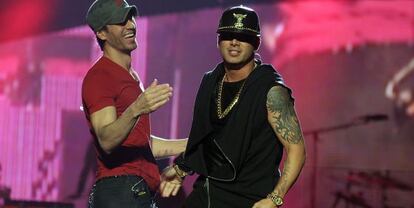 Enrique Iglesias y Wisin en San Juan, Puerto Rico.