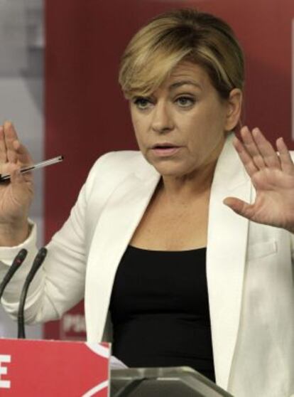 La vicesecretaria general del PSOE, Elena Valenciano, durante la rueda de prensa que ha ofrecido hoy en la sede del partido.