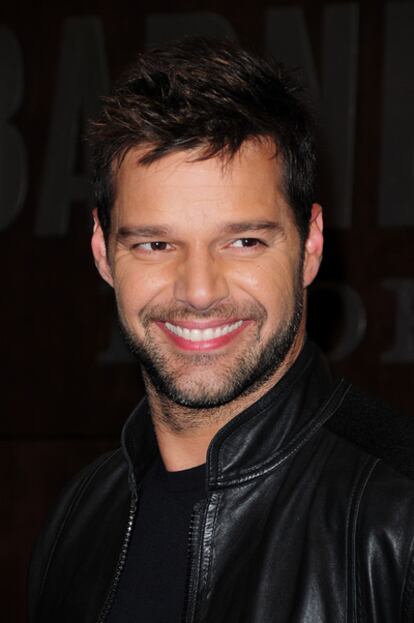 El cantanta Ricky Martin, nueva imagen de la línea solidaria de la firma cosmética M.A.C.