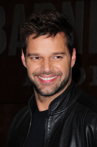 El cantanta Ricky Martin, nueva imagen de la línea solidaria de la firma cosmética  M.A.C.