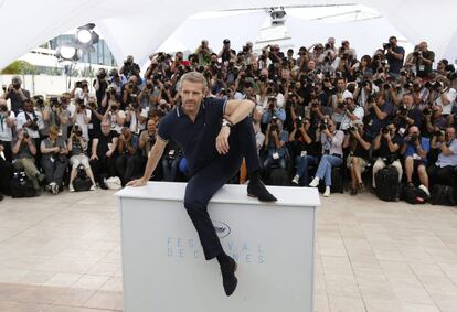 El actor francés Lambert Wilson posa durante un pase gráfico en Cannes. La última película en la que ha participado es 'Barbacoa de amigos', dirigida por Eric Lavaine.