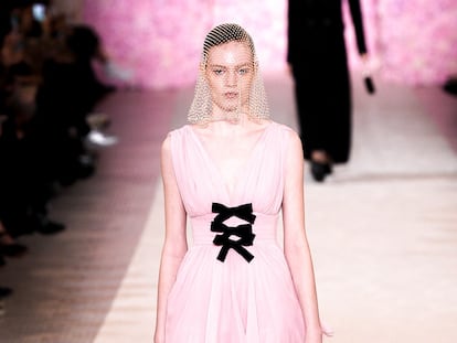 Gimbattista Valli: Oda a la comodidad y la ligereza (y a la feminidad clásica con un ‘twist’)