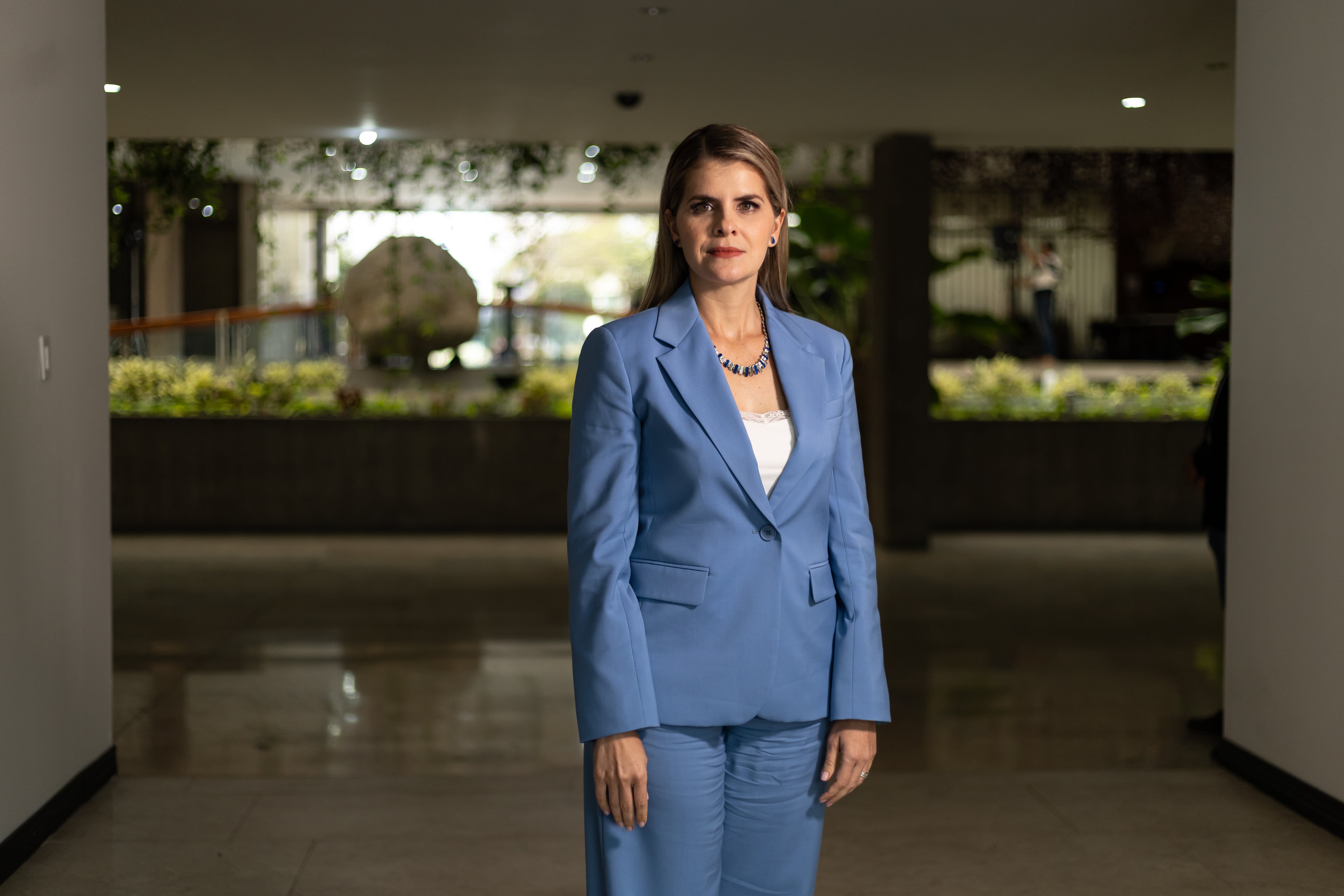 Laura Fernández en su despacho en Costa Rica, el 25 de agosto.