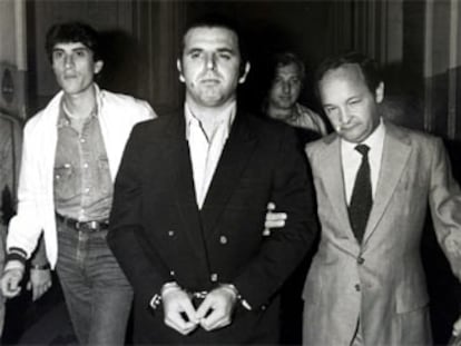 El antiguo líder de Montoneros Mario Firmenich, detenido en 1984 en Buenos Aires.