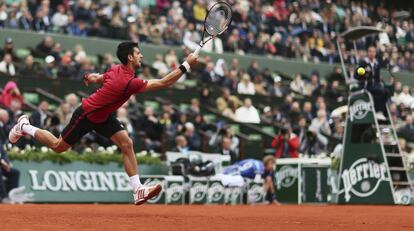 Djokovic devuelve la bola ante Berdych.