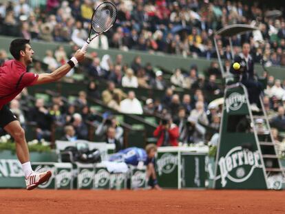 Djokovic devuelve la bola ante Berdych.