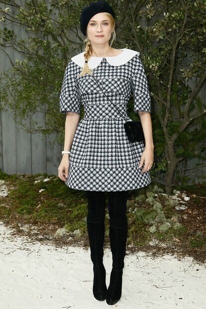 Diane Kruger hizo un gruiño a Chanel eligiendo un diseño baby doll de tweed con falda acampanada y cuello bebé.