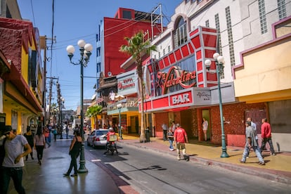 Ambiente en una de las calles de la Zona Centro de la ciudad mexicana de Tijuana.