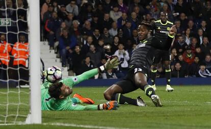 Gol de Batshuayi que sirvi&oacute; para derrotar al West Bromwich Albion y dar el t&iacute;tulo de la Premier League al Chelsea.