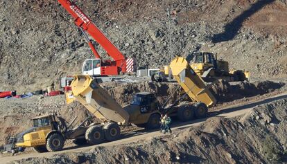 Llegan refuerzos a la zona de excavación. Los mineros se encuentran a menos de metro y medio de donde se estima que está ubicado Julen.