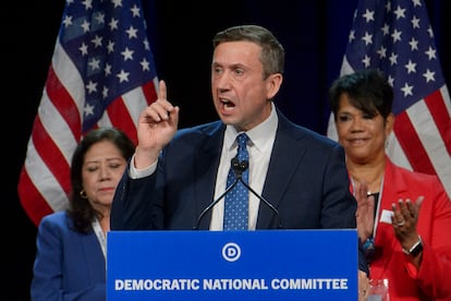 Ken Martin, este sábado, en su intervención en la reunión del Comité Nacional Demócrata en Washington.