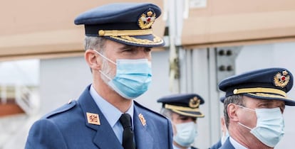 Por primera vez, Felipe VI ha visitado la Base Aérea de Talavera la Real, en Badajoz, como rey. De este modo, ha protagonizado la conmemoración del 50 aniversario de la llega de los F-5 a la sede del Ala 23 del Ejército del Aire. Durante el recorrido de las instalaciones se le han mostrado las aeronaves no tripuladas Predator y las nuevas capacidades de transporte aéreo de esta unidad.