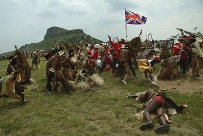 Recreaci&oacute;n de la batalla de Isandlwana, entre brit&aacute;nicos y zul&uacute;es.