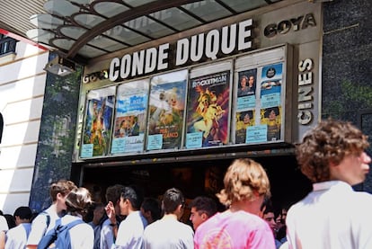 Exterior de los cines Conde Duque, en calle Goya 67.