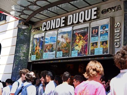 Exterior de los cines Conde Duque, en calle Goya 67.