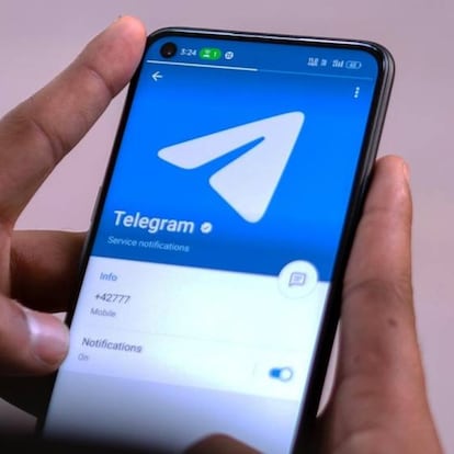 App Telegram en un un smartphone