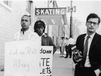 Richard Avedon fotografiando a los manifestantes a favor de los derechos civiles por el Comité Coordinador Estudiantil No Violento, 1963