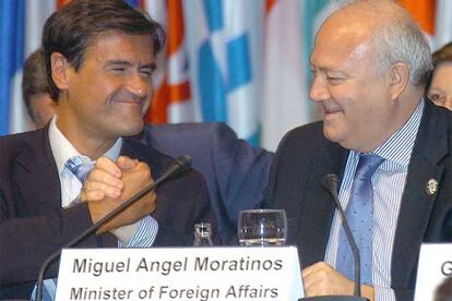 Juan Fernando Lpez Aguilar (izquierda) y Miguel ?ngel Moratinos, ayer en Crdoba.