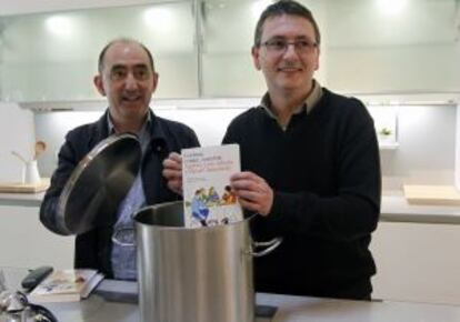 Daniel Innerarity (a la izquierda) y Andoni Luis Aduriz, ayer, en Bilbao en la presentación de su libro.