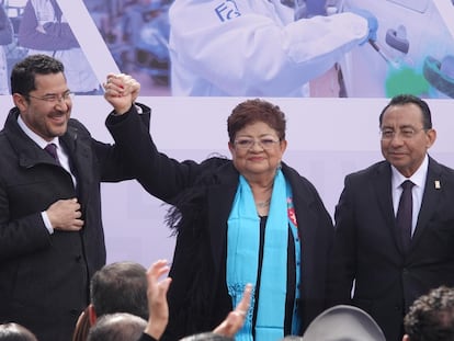 Ernestina Godoy, junto al jefe de Gobierno, Martí Batres, y el magistrado Rafael Guerra, este martes, durante el cuarto y último informe de la fiscal, en Ciudad de México.