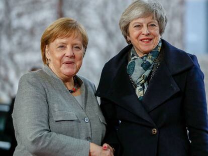 La canciller alemana, Angela Merkel, y la primera ministra británica, Theresa May, en diciembre de 2018 en Berlín.