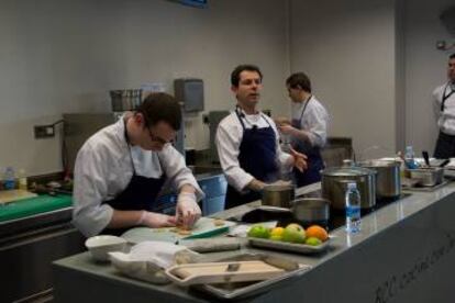 Pascal Barbot, del Restaurante Astrance (Paris), imparte una clase maestra en el Basque Culinary Center.