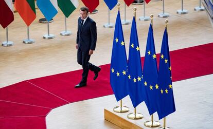 El presidente Macron llega a la cumbre de Bruselas, este domingo.