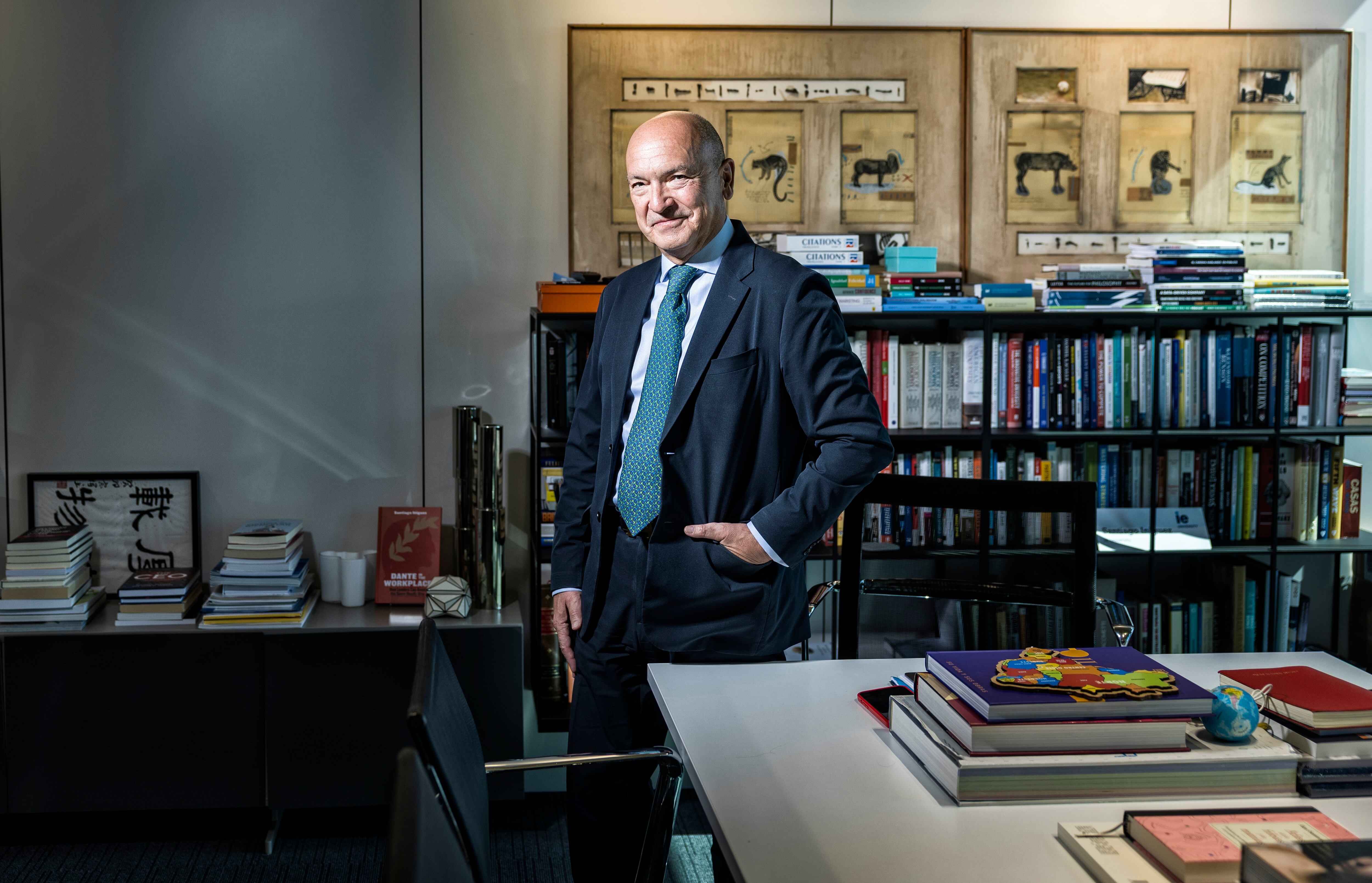 Santiago Íñiguez, presidente ejecutivo de IE University, en su despacho el lunes 22 de septiembre. 