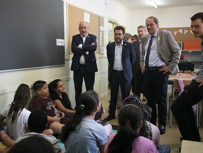 Bargalló amb el vicepresident Aragonès i el president Torra, en una escola