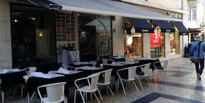 O restaurante apagou o nome do toldo após críticas na internet