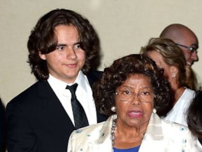 Prince Michael y Katherine Jackson, el hijo mayor y la madre del cantante, en una imagen de junio de 2013.