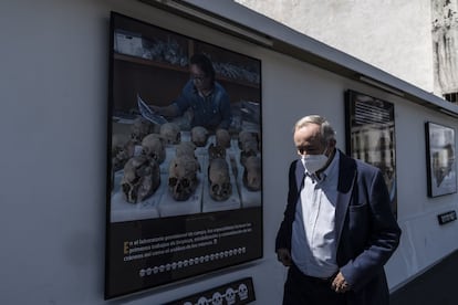 En el corredor cultural del Templo Mayor se exhiben fotografías de las ventanas arqueológicas halladas en el centro histórico.