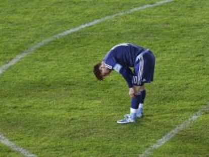  Leo Messi durante el partido Argentina-Uruguay.