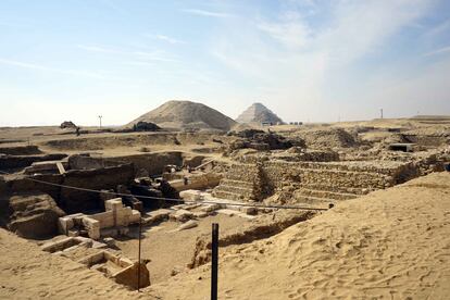 Panorámica de excavaciones en Saqqara.