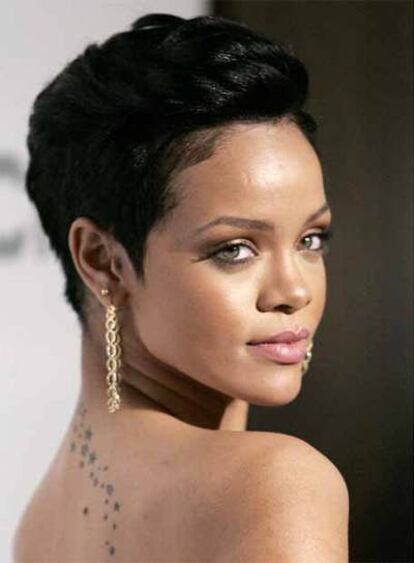 Rihanna, a su llegada el viernes a la fiesta previa a los Grammy celebrada en Beverly Hills, California.