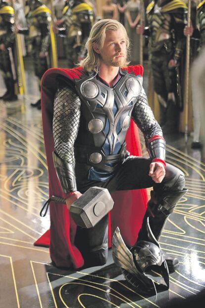 <b>Chris Hemsworth encarna a Thor, el dios del trueno; y aparca a su mujer, Elsa Pataky, para ligarse a Natalie Portman.</b>